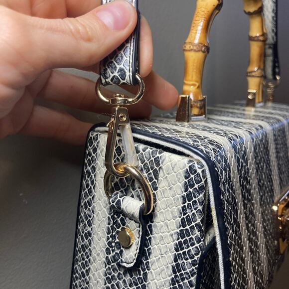 MMS Faux Snake Print Rigid‎ Mini Purse/Crossbody Statement Bag Black/White Wood - Picture 8 of 12